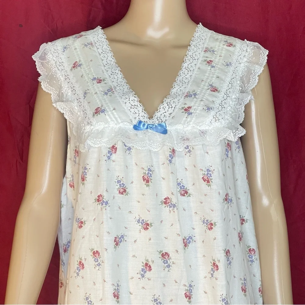 Vintage Handmade Delicate Floral Nightgown Romantic Sleep Dress Medium